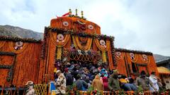 Badrinath Dham :15 क्विंटल  फुलांनी सजलं बद्रिनाथ धाम; आजपासून मंदिर भाविकासाठी खुलं, दर्शनासाठी हजारोंची गर्दी