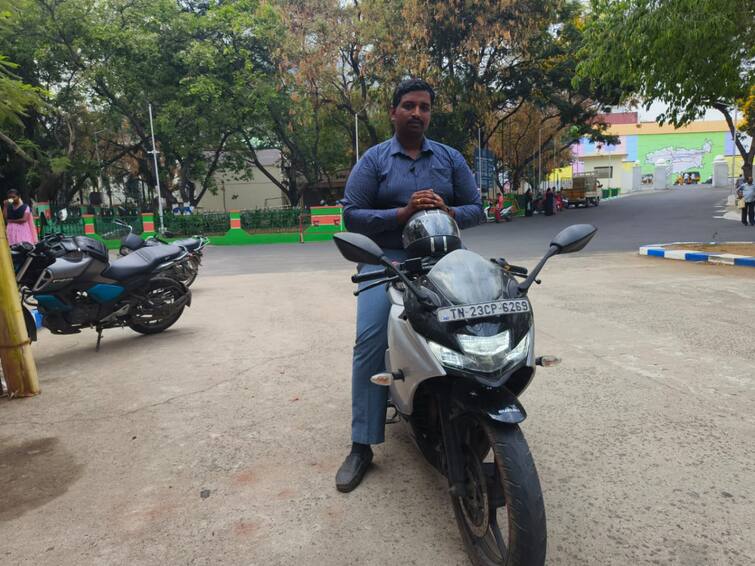 Crime Thiruvannamalai traffic police fines a two wheeler in Vellore youth complains TNN வேலூரில் இருக்கும் பைக்கிற்கு திருவண்ணாமலை போக்குவரத்து போலீசார் அபராதம் - இளைஞர் புகார்