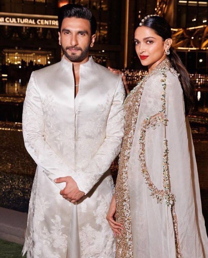 दीपिका पादुकोण और रणवीर सिंह बॉलीवुड के पावर कपल हैं. दोनों ही अपनी प्रोफेशनल लाइफ में बेहद सक्सेसफुल हैं लेकिन पॉपुलैरिटी के मामले में दीपिका अपने पति रणवीर से आगे हैं. इंस्टाग्राम पर भी दीपिका की फैन फॉलोइंग रणवीर से ज्यादा है. दीपिका के जहां 73.8 मिलियन फॉलोअर्स हैं तो वहीं रणवीर के फॉलोअर्स की संख्या 43.3 मिलियन है.