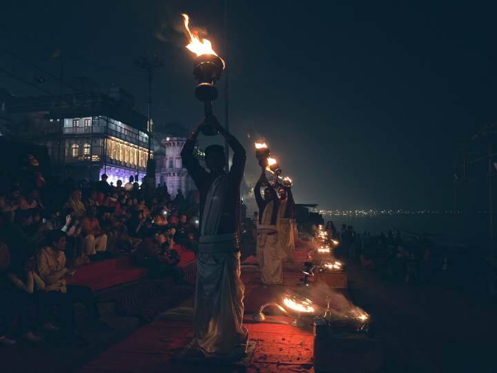 अगर आप बुकिंग कराना चाहते हैं तो irctctourism.com की वेबसाइट पर जाकर बुकिंग करा सकते हैं. इसके अलावा आप रेलवे स्टेशन जाकर भी टूर बुक कर सकते हैं.