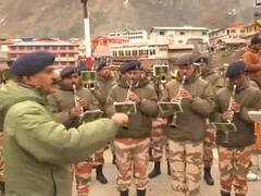 Badrinath Kapat Open 2023: બદ્રીનાથના આજે ખૂલ્યા કપાટ, પુષ્પોના અદભૂત શૃંગારથી અલંકૃત ધામ, જુઓ દર્શનિય તસવીરો