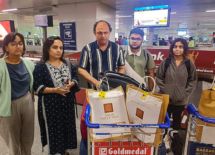 তার মধ্যেই ভারতীদের সরানোর প্রক্রিয়া শুরু হয়। বিদেশসচিবের আশ্বাস, যত দ্রুত সম্ভব সমস্ত নাগরিককে নিরাপদস্থানে ফিরিয়ে আনার চেষ্টা চলছে।