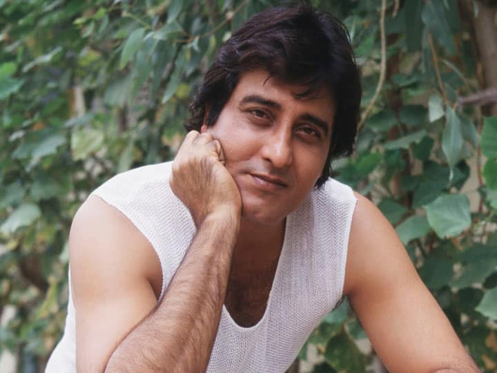 vinod khanna death anniversary unknown facts about actor who left name fame family career to take sanyas Vinod Khanna Death Anniversary: सन्यासी बन सुकून की तलाश में निकले थे विनोद खन्ना, मां के निधन के बाद टूट गए थे अभिनेता