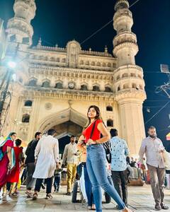 Rithu Chowdary: చార్మినార్ దగ్గర ‘జబర్దస్త్’ బ్యూటీ సందడి