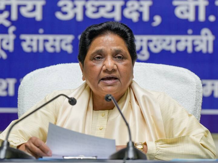 Mayawati replaces Brahmins with Muslims new social engineering in Uttar Pradesh civic polls abpp 5 चुनाव हारने के बाद मायावती ने बदली रणनीति; नई सोशल इंजीनियरिंग में ब्राह्मणों की जगह मुसलमान क्यों?