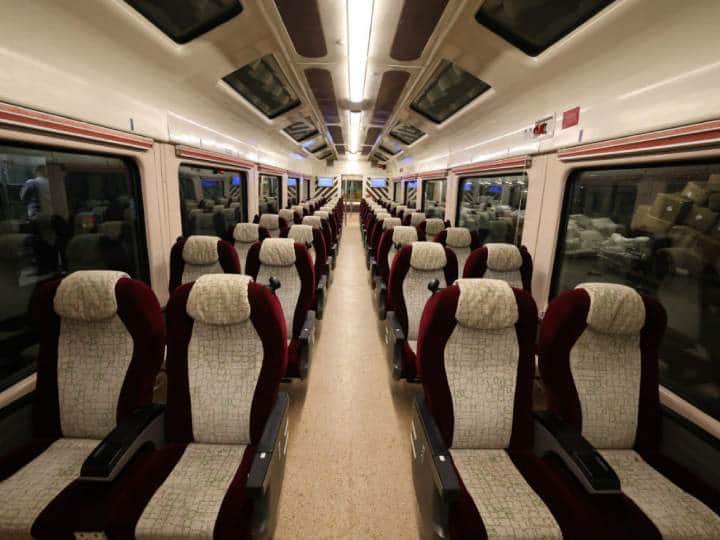 काशी में गंगाघाट और काशीविश्वनाथ मंदिर के अलावा प्रयागराज में त्रिवेणी और संगम जैसे कई धार्मिक स्थलों का सफर कराया जाएगा. इसके तहत आपको खाना, नाश्ता, आने जाने के लिए वाहन, रेल का किराया, ठहरने के लिए होटल, सुरक्षा गार्ड और सीसीटीवी कैमरा आदि की सुविधा दी जाएगी