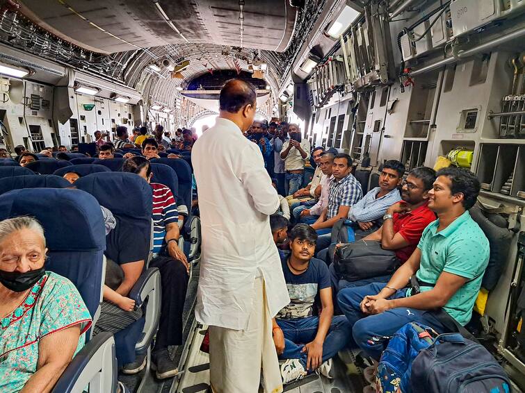 About 1700 Indians Stranded In Sudan Have Been Evacuated Claims Foreign Secretary Indians Evacuation:অশান্ত সুদান থেকে ১৭০০-রও বেশি ভারতীয়কে সরানো গিয়েছে, ঘোষণা বিদেশসচিবের