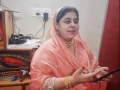 62 दिनों से फरार है शाइस्ता! सामने आईं पुरानी तस्वीरें, अखिलेश संग दिखा अतीक