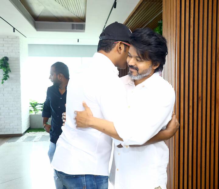 மார்க் ஆண்டனி படத்தின் டீசரை விஜய் பார்த்துள்ளார்.