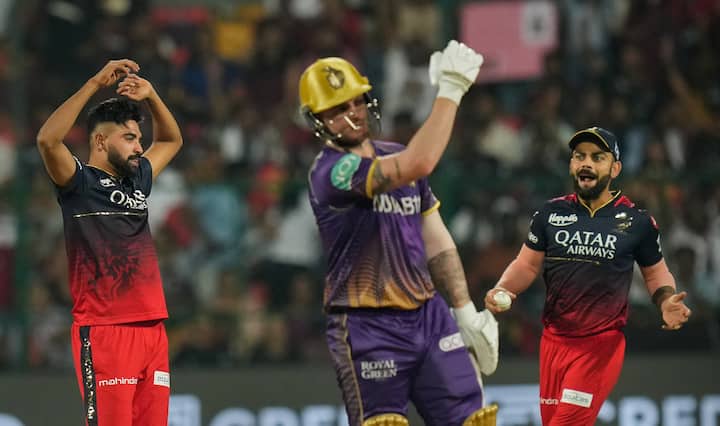 मोहम्मद सिराज याने आंद्रे रसेल याचा त्रिफाळा उडवत पर्पल कॅपवर कब्जा मिळवला. कोलकात्याविरोधात सिराजने चार षटकात ३३ धावांच्या मोबदल्यात एक विकेट घेतली.