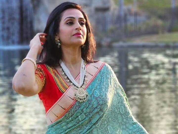 లయ తండ్రి డాక్టర్, తల్లి మ్యూజిక్ టీచర్.