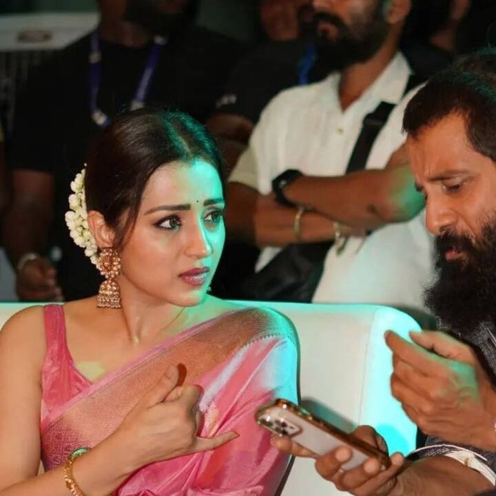 அந்த நிகழ்ச்சியின் போது எடுக்கப்பட்ட த்ரிஷாவின் புகைப்படங்கள் ரசிகர்களின் தற்போது வைரலாகி வருகின்றன.