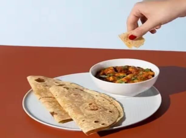 how-much-chapati-we-should-eat-in-a-day Chapati In A Day: ਇੱਕ ਦਿਨ 'ਚ ਭੁੱਲ ਕੇ ਵੀ ਨਾ ਖਾਓ ਇਸ ਤੋਂ ਵੱਧ ਰੋਟੀ ਨਹੀਂ ਤਾਂ...ਫਿਟਨੈਸ ਦਾ ਹੋਵੇਗਾ ਇਹ ਹਾਲ