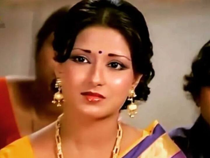 जब इस हिट फिल्म से Moushmi Chatterjee को जया बच्चन ने किया था रिप्लेस, सालों बाद छलका एक्ट्रेस का दर्द Moushumi Chatterjee was being replaced by Jaya Bachchan from film Koshish after three days of shooting जब इस हिट फिल्म से Moushmi Chatterjee को जया बच्चन ने किया था रिप्लेस, सालों बाद छलका एक्ट्रेस का दर्द