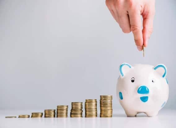 ઉત્કર્ષ સ્મોલ ફાઇનાન્સ બેંક સામાન્ય ગ્રાહકોને 7 દિવસથી 10 વર્ષ સુધીની ફિક્સ્ડ ડિપોઝિટ માટે 4 ટકાથી 8.25 ટકા વ્યાજ દર ઓફર કરી રહી છે. તે જ સમયે, વરિષ્ઠ નાગરિકોને 4 ટકાથી 9 ટકા સુધીના વ્યાજ દરો ઓફર કરવામાં આવે છે.