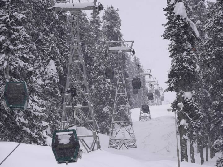 Jammu Kashmir: गुलमर्ग में पुलिस ने गुजरात के 11 लोगों को किया गिरफ्तार, गंडोला की सवारी के लिए किया फर्जी टिकटों का इस्तेमाल