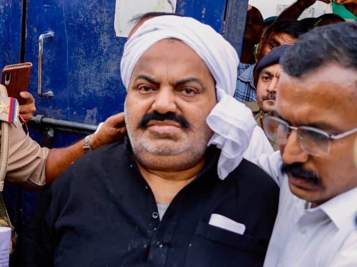 अतीक अहमद के परिवार पर अब ED का शिकंजा, कई सबूत मिलने के बाद सीए को किया तलब ED's grip on Atiq Ahmed's family, CA summoned after getting many evidences