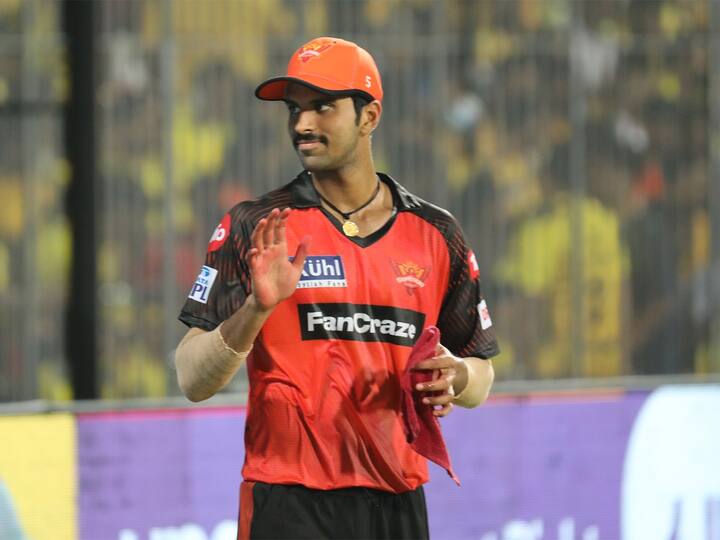 Washington Sundar Ruled Out IPL 2023 : इंडियन प्रीमियर लीग 2023 मध्ये (Indian Premier League) सनरायजर्स हैदराबाद (Sunrisers Hyderabad) संघाला मोठा झटका बसला आहे.