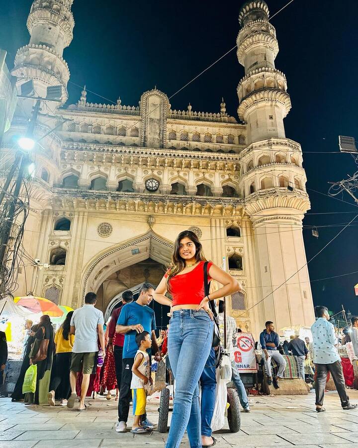 జబర్దస్త్ తో మంచి ఫాలోయింగ్ సంపాదించుకుంది.Photo Credit@Rithu Chowdary/Instagram