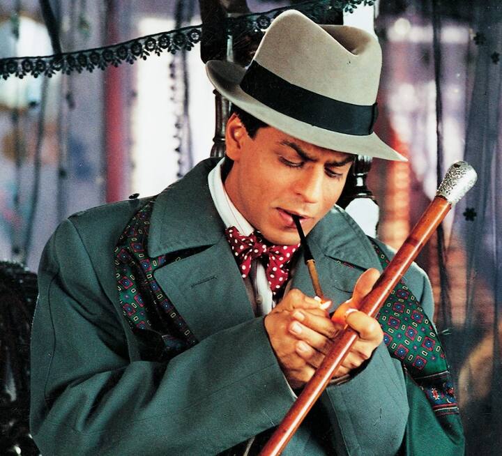 शरत चंद्र चट्टोपाध्याय के एक रोमांटिक बंगाली नॉवेल देवदास पर हिंदी सिनेमा में तीन फिल्में बनी हैं. नॉवेल में देवदास, पारो और चंद्रमुखी की कहानी है. आखिरी फिल्म अडेप्टेशन संजय लीला भंसाली ने शाहरुख खान, ऐश्वर्या राय और माधुरी दीक्षित के साथ किया था. वहीं अनुराग कश्यप ने अभय देओल के साथ कहानी को एक मॉडर्न टच दिया था.