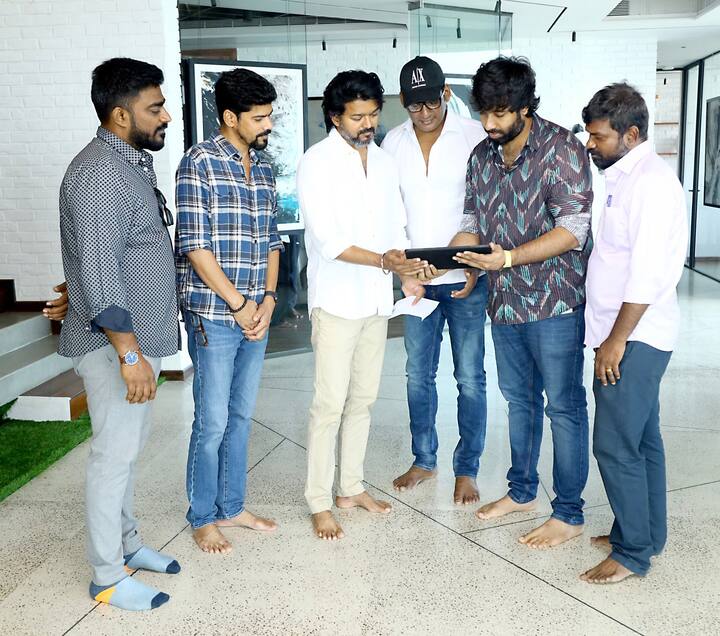 இதனால் மார்க் ஆண்டனி படத்தின் டீசரை விஜய் வெளியிடுவார் என விஜய் ரசிகர்கள் ட்வீட் செய்து வந்தனர்.