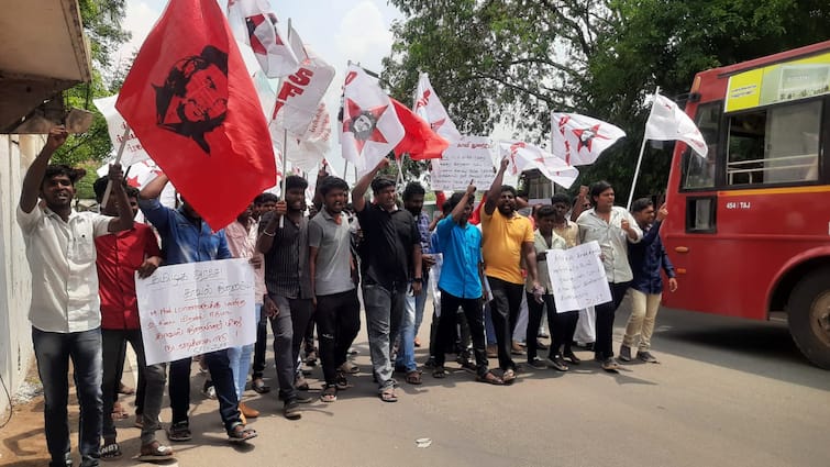 Thanjavur Indian Students Union besieged DIG office in Tanjore TNN தஞ்சையில் டிஐஜி அலுவலகத்தை முற்றுகையிட்ட இந்திய மாணவர் சங்கத்தினர்
