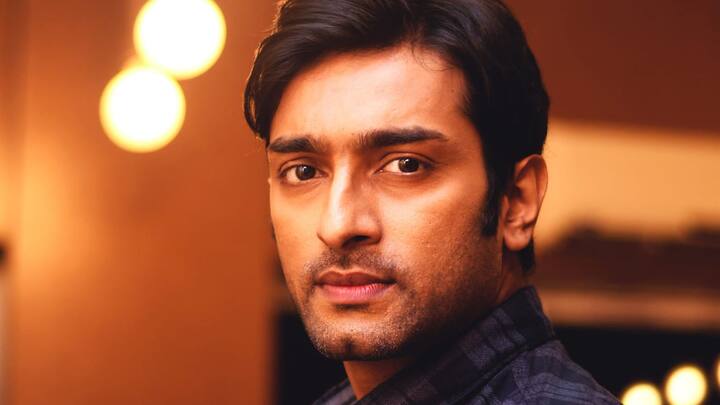 'আপনজন' ছবিতে ঋতাভরী চক্রবর্তীর (Ritabhari Chakraborty)-র সঙ্গে জুটি বাঁধছেন জিতু। সেই ছবির শ্যুটিংও শুরু হবে আগামী মাসে।