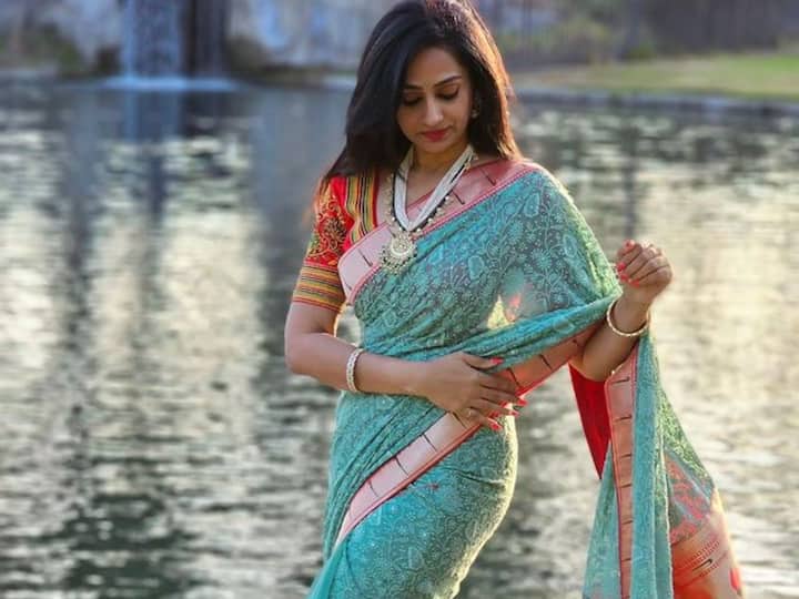 విజయవాడలోని నిర్మల్ హైస్కూల్ లో లయ చదువుకుంది.