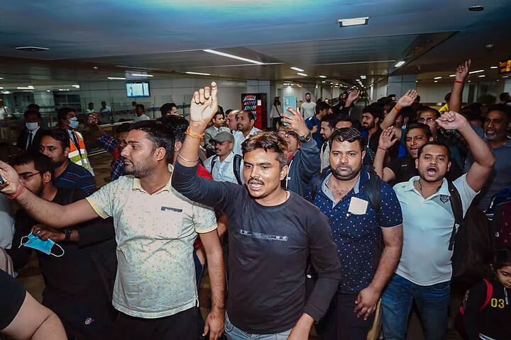 বুধবার রাতেই একটি চার্টার্ড বিমান ৩৬০ জনকে ফিরিয়ে আনে। পাশাপাশি ভারতীয় বিমানবাহিনীর C-17 গ্লোবমাস্টারে করে আরও ২৪৬ জনকে ফেরানোর কথা।