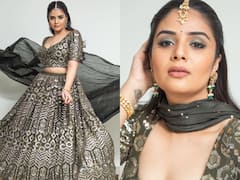 Anchor Sreemukhi: రాములమ్మ చూపులకు కుర్రాళ్లు క్లీన్ బౌల్డ్