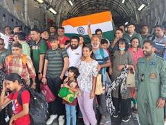 सूडान से 246 लोगों को लेकर मुंबई पहुंचा एयर फोर्स का विमान, भावुक महिला बोलीं- पीएम मोदी जिएं हजारों साल