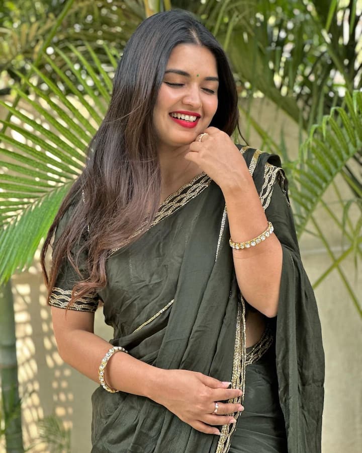 మౌనరాగం సీరియల్ లో మూగమ్మాయి అమ్ములుగా మెప్పించిన ప్రియాంక జైన్ ప్రస్తుతం 'జానకి కలగనలేదు' లో జానకిగా నటిస్తోంది.