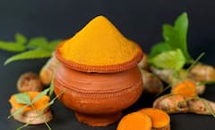 Turmeric Benefits: গুনে শেষ করা যাবে না হলুদের গুণ, হেঁশেল থেকে সাজঘর, আনাগোনা সর্বত্র