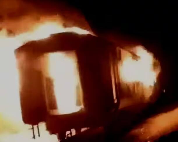 fire-on-passenger-train-in-khairpur-district-mnay-children-and-people-lost-lives Pakistan Train Fire: ਪਾਕਿਸਤਾਨ ਦੀ ਪੈਸੇਂਜਰ ਟ੍ਰੇਨ 'ਚ ਲੱਗੀ ਅੱਗ, 4 ਬੱਚਿਆਂ ਸਮੇਤ 7 ਦੀ ਗਈ ਜਾਨ