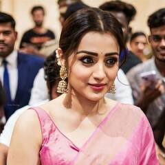 Trisha: ‘ஒரு ஊரில் அழகே உருவாய் ஒருத்தி இருந்தாளே..’ இளஞ்சிவப்பு நிற புடவையில் ரசிகர்களை கவர்ந்த குந்தவை!