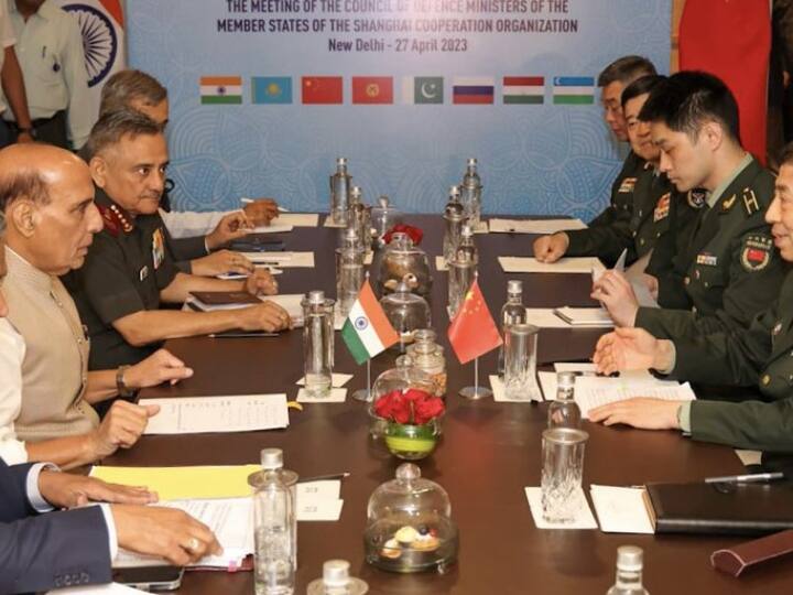 Rajnath Singh meets China defence minister before SCO meeting राजनाथ सिंह ने चीन के रक्षा मंत्री से की मुलाकात, बोले- दोनों देशों के रिश्तों का विकास केवल...
