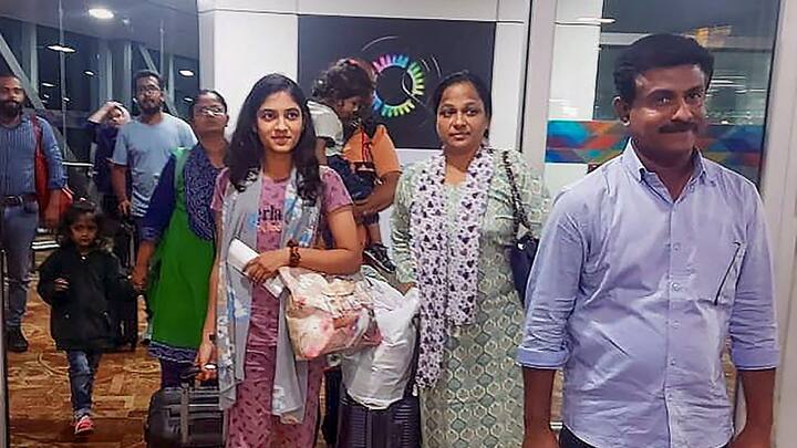 বৃহস্পতিবার সকাল পর্যন্ত যা হিসেব, তাতে এই ১৭০০ জনের মধ্যে এঁদের ৬০০ জন হয় ভারতে পৌঁছে গিয়েছেন বা দেশে ফেরার পথে।