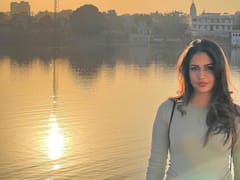 భగభగలాడే సూరీడు ఒక వైపు - చందమామలాంటి లావణ్య త్రిపాఠి మరోవైపు