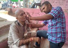 टिकट न मिलने पर बीजेपी नेता ने मुंडवाया सिर, पार्टी पर 15 लाख में टिकट बेचने का लगाया आरोप