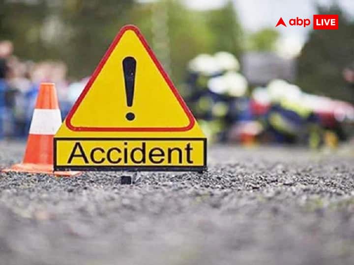 Barabanki Accident mother son died and many injured after Car falls into pond Barabanki News: अनियंत्रित होकर कार तालाब में गिरी, मां बेटे की मौत, तैरकर बाहर निकली घायल बच्ची