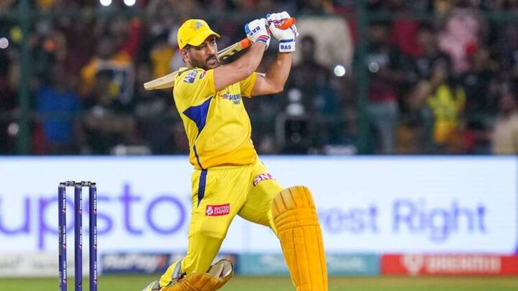 IPL 2023: Mahendra Singh Dhoni batting at number eight for CSK Stephen Fleming reveals reason IPL 2023: কেন আট নম্বরে ব্যাট করছেন ধোনি? রহস্য উন্মোচন করলেন সিএসকে কোচ ফ্লেমিং