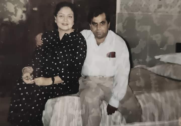 Shakereh was introduced to a self-proclaimed godman named Murli Manohar Mishra, also known as Swami Shraddhananda, at the house of Begum of Rampur. Just six months after her divorce from Akbar, she married Shraddhananda.