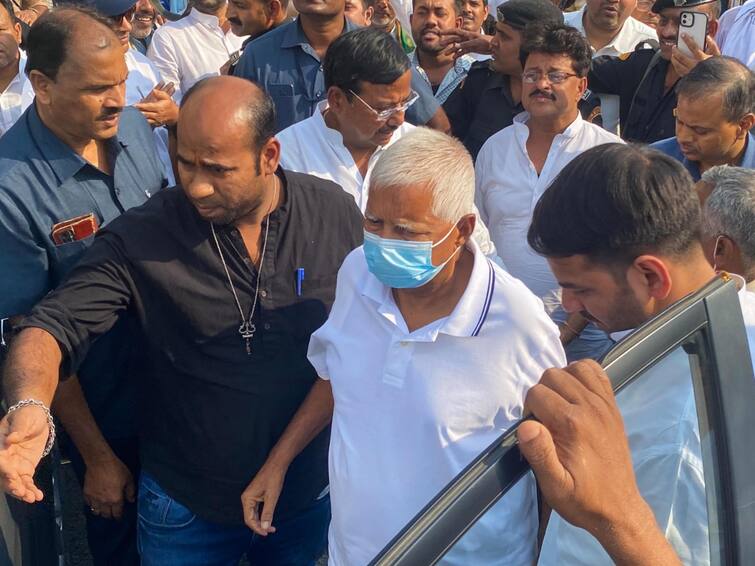 Bihar RJD chief Lalu Prasad Yadav returns Patna after almost 4 years CM Nitish Kumar Singapore kidney transplant operation RJD Supremo Lalu Prasad Returns To Bihar After 7 Months Amid Cheers From Party Workers. Video