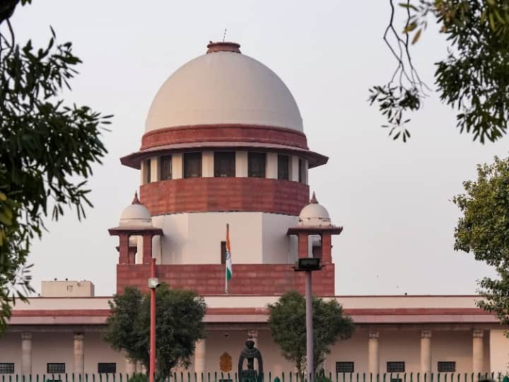 Hate Speech Supreme Court Directs All States to registered FIR even if no one complain Hate Speech Case: हेट स्पीच मामले पर सुप्रीम कोर्ट सख्त, कहा- शिकायत न आए तो भी दर्ज करें केस