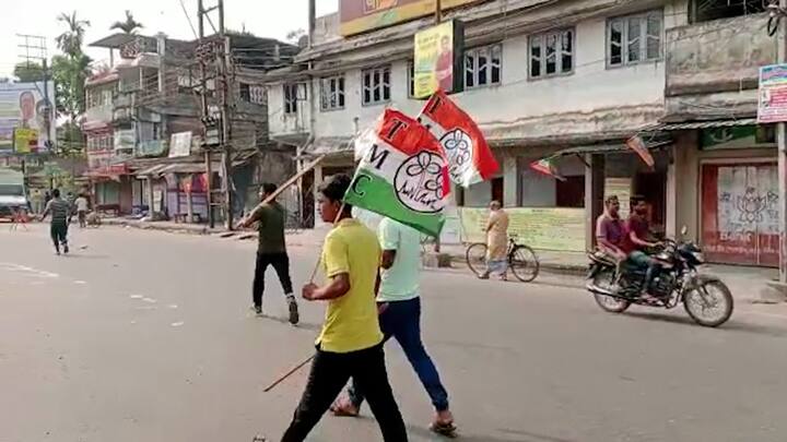 ঘুঘুমারিতে দুপক্ষ মুখোমুখি চলে এলে, উত্তেজনা তৈরি হয়। হাতাহাতি বাধে।