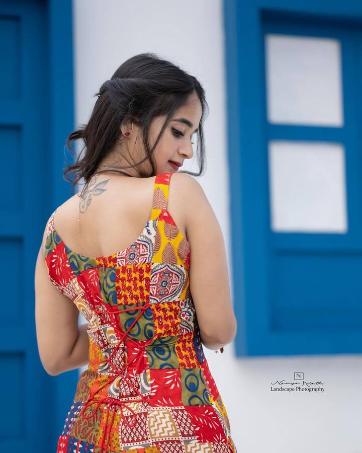 బిగ్ బాస్ కి వెళ్లొచ్చిన తర్వాత తన ఇమేజ్ మరింత పెరిగిపోయింది.   Image Credit: Deepthi Sunaina/Instagram
