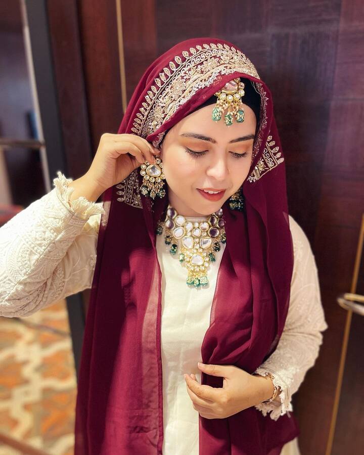 शादी के कुछ महीनों बाद ही सबा इब्राहिम ने अपने प्रेगनेंसी की खबर इंस्टाग्राम पर फैंस के साथ साझा की. सबा के इंस्टाग्राम अंकाउंट पर उनके 1.6 मिलीयन फॉलोअर्स हैं.