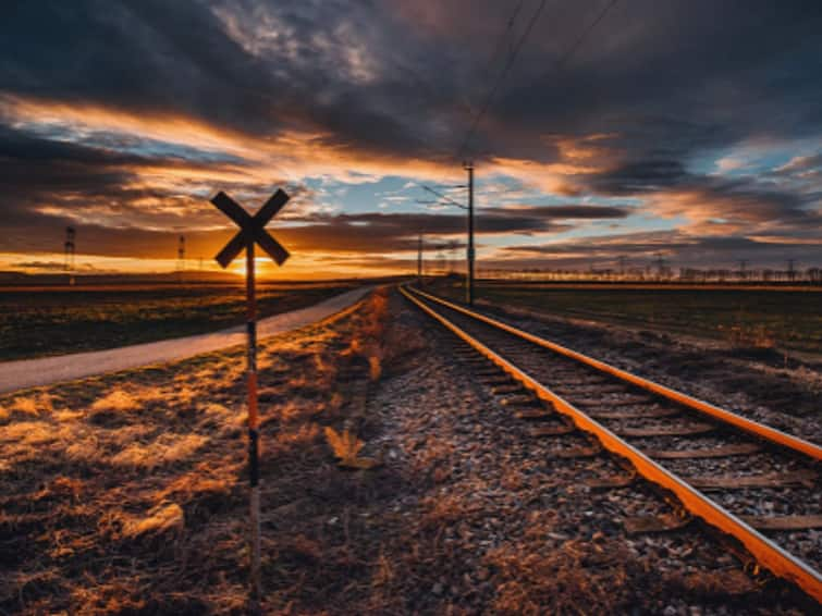 Train Derails In US' Wisconsin, Two Containers Fall Into Mississippi River Train Derails In US' Wisconsin, Two Containers Fall Into Mississippi River