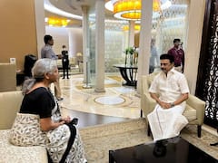 டெல்லி விமான நிலையத்தில் மத்திய நிதியமைச்சர் நிர்மலா சீதாராமனைச் சந்தித்த முதலமைச்சர் ஸ்டாலின்..!