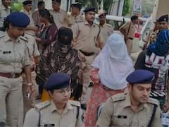 गोपालगंज में सेक्स रैकेट का भंडाफोड़, नाबालिग लड़की समेत 4 आरोपी आपत्तिजनक हालत में गिरफ्तार